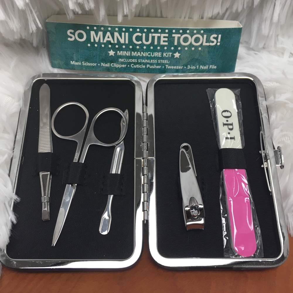 Last one!!!! OPI Professional Travel Manicure Kit 🎁